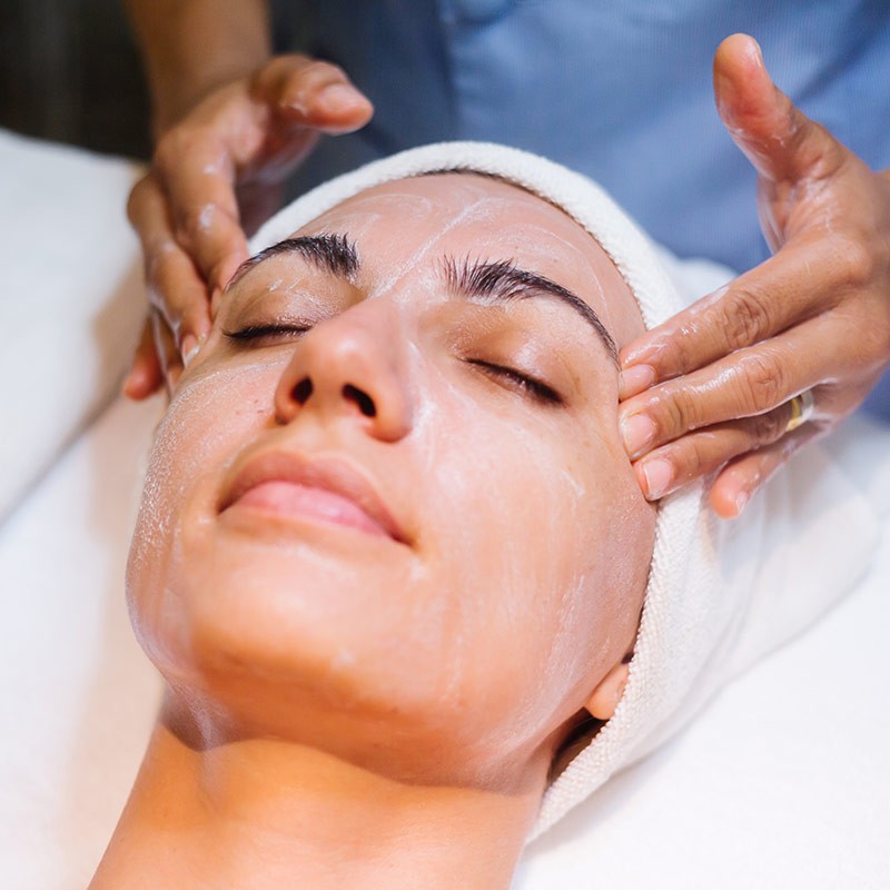 A Importância da Limpeza Facial na Rotina de Cuidados